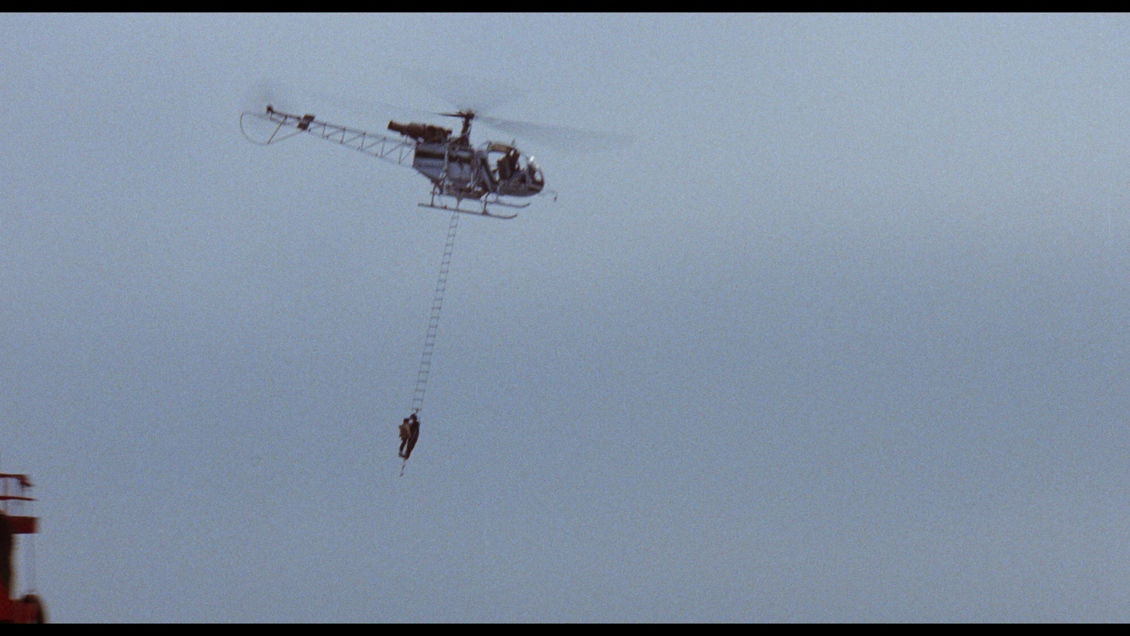 My Father is a Hero (aka The Enforcer) - Image 19