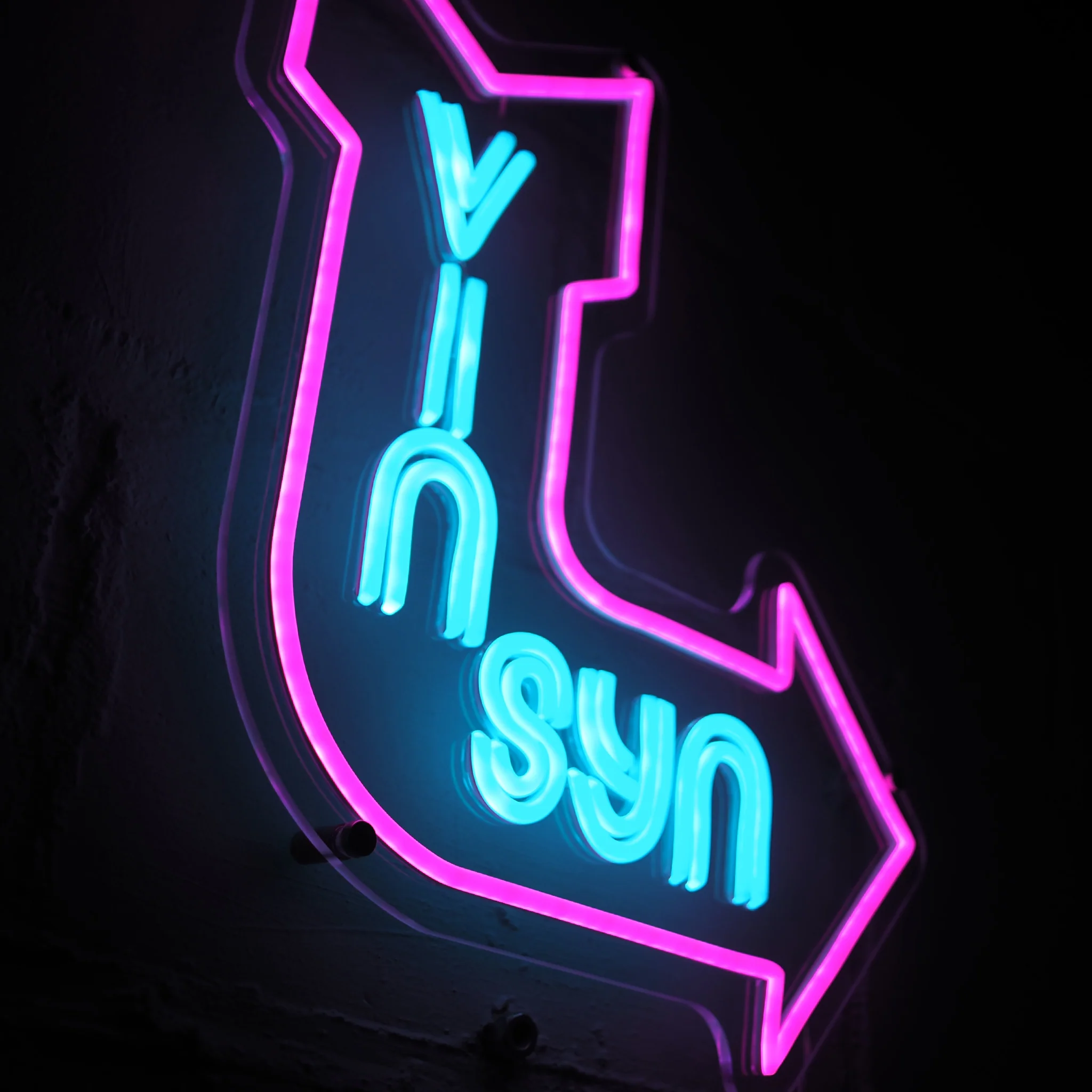 VinSyn Arrow - LED Sign - Image 2